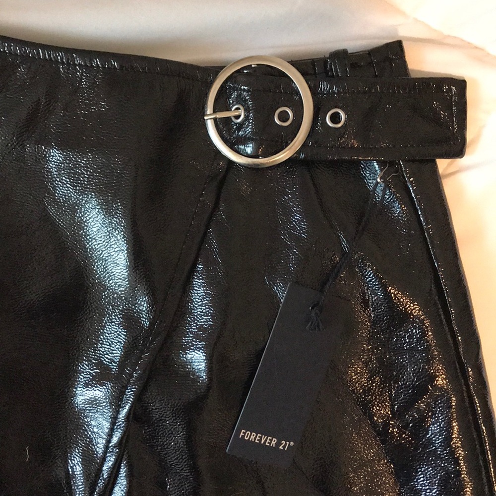 🆕 BLACK FOREVER 21 SKIRT - Picture 2 of 3
